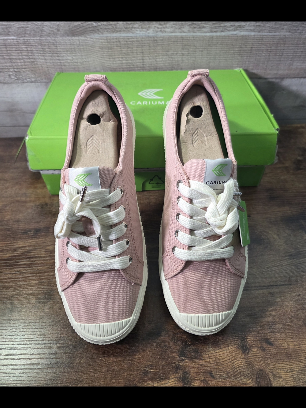 Cariuma Rose Canvas Women's Sneakers 8.5 Women/ 7 Men